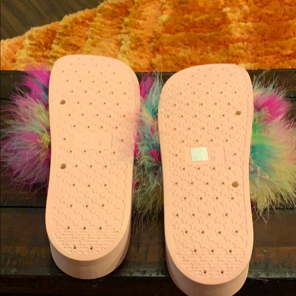 Multi colored Furry Slippers - Picture 7 of 7